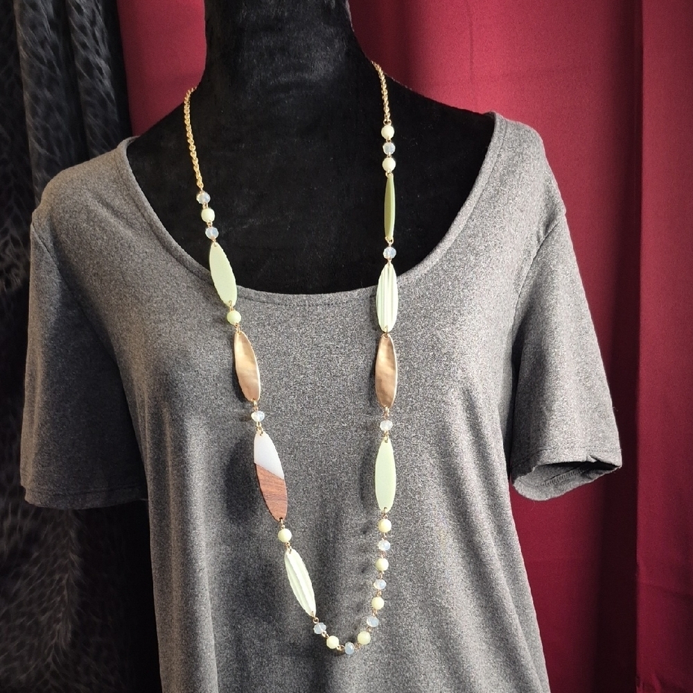 Elegant Gold and Pale Green or Coral Necklace (J66)